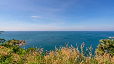 Promthep Cape 'in Tayland' daki Phuket Adası manzaralı doğal deniz manzarası