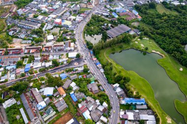 İHA kamerasından Kathu bölgesi Phuket Tayland 'ın havadan görüntüsü
