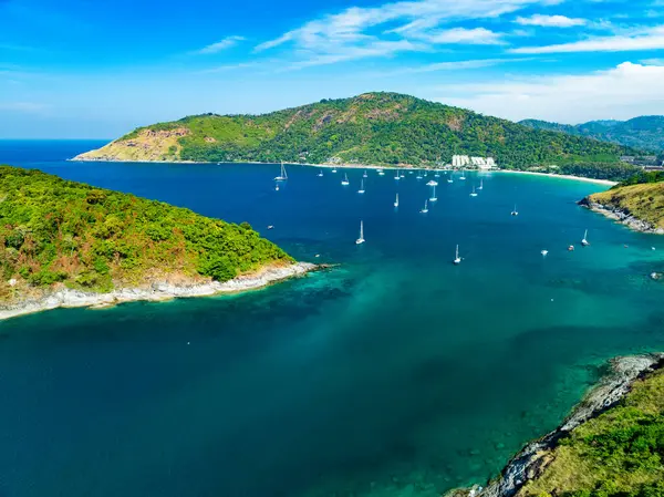 Hava manzaralı deniz manzaralı arka plan, Phuket Adası Tayland 'daki inanılmaz deniz manzaralı sahil.