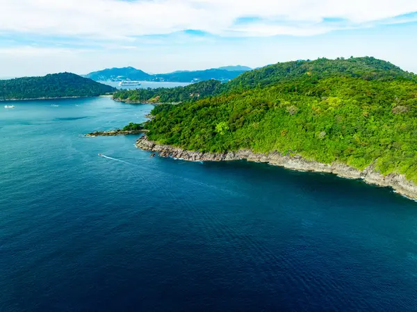Hava manzaralı deniz manzaralı arka plan, Phuket Adası Tayland 'daki inanılmaz deniz manzaralı sahil.