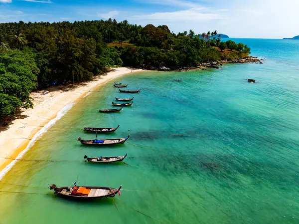 Hava manzaralı deniz manzaralı arka plan, Phuket Adası Tayland 'daki inanılmaz deniz manzaralı sahil.
