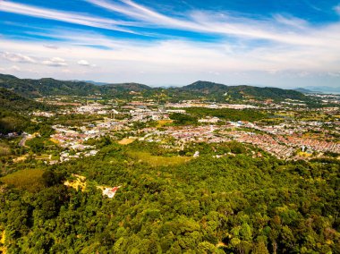 Güzel hava manzarası ve şehir manzarası, Phuket Adası Tayland 'daki Kathu şehri