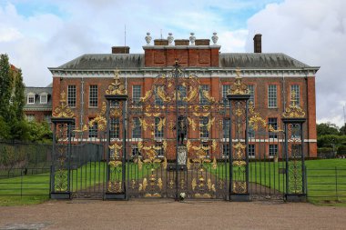 Kensington Sarayı, İngiltere 'nin başkenti Londra' da aynı isimde bir kraliyet konutudur..