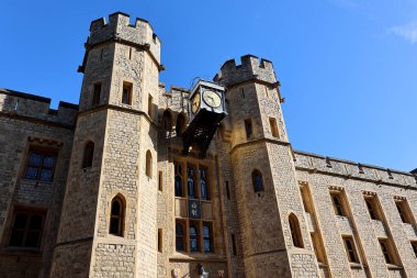 Londra Kulesi (İngilizce: Tower of London, resmi adıyla Royal Palace and Fortress), İngiltere 'nin başkenti Londra' da yer alan Thames nehrinin kuzey kıyısında yer alan tarihi bir kaledir.