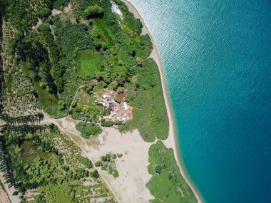 Kırgızistan 'daki Issyk Kul Gölü' nün hava manzarası