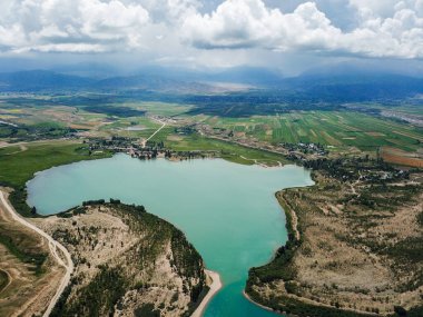 Kırgızistan 'daki Issyk Kul Gölü' nün hava manzarası