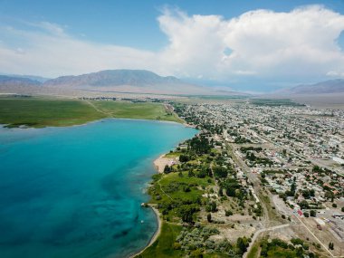 Kırgızistan 'daki Issyk Kul Gölü' nün hava manzarası