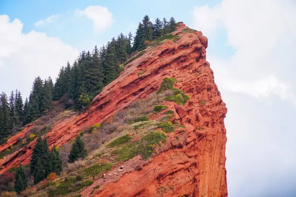 Stock image Closeup of red-brown cliffs in Jeti-Oguz gorge