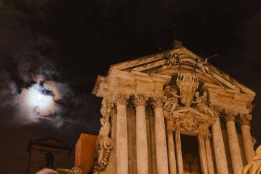 Roma, İtalya - 14 Aralık 2021: Santi Vincenzo e Anastasio Kilisesi