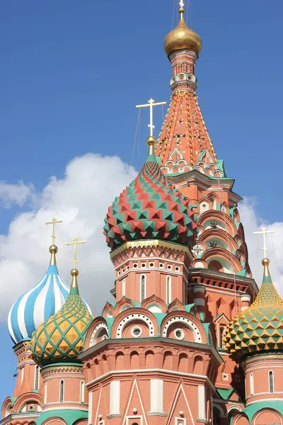 Moskova, Rusya - 8 Ağustos 2016: Saint Basil Katedrali Moskova 'nın Kızıl Meydanı' nda bir Ortodoks kilisesidir