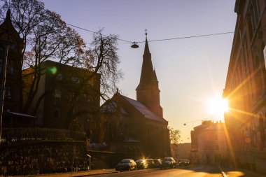 Oslo, Norveç - 29 Eylül 2021 Oslo 'da gün batımında sokak