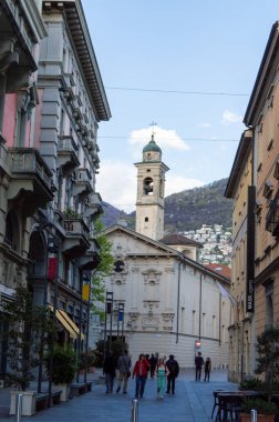 Lugano, İsviçre - 14 Mart 2023: Lugano Saint Lawrence Katedrali