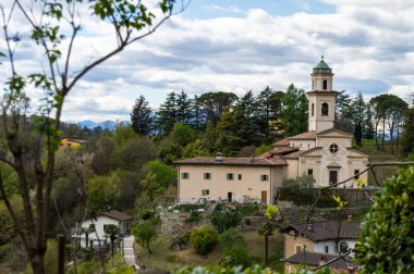 Lugano, İsviçre - 14 Mart 2023: Lugano 'daki Saint Lawrence Katedrali' nin arkası
