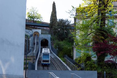 Lugano, İsviçre - 14 Mart 2023: Lugano İsviçre 'de Mini Tren
