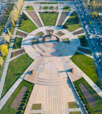 Bishkek şehrindeki Zafer Meydanı 'nın hava görüntüsü