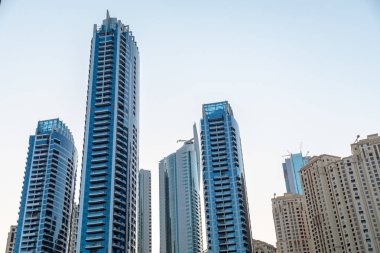 Dubai, Birleşik Arap Emirlikleri - 21 Haziran 2023: Dubai Marina yerleşim bölgesinde kıtalararası otel