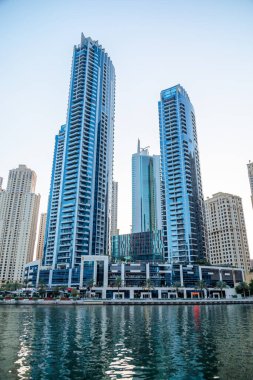 Dubai, Birleşik Arap Emirlikleri - 21 Haziran 2023: Dubai Marina yerleşim bölgesinde kıtalararası otel