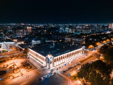 Bişkek, Kırgızistan - 15 Temmuz 2023: Bişkek şehrinin Ala-Too merkez meydanının hava manzarası