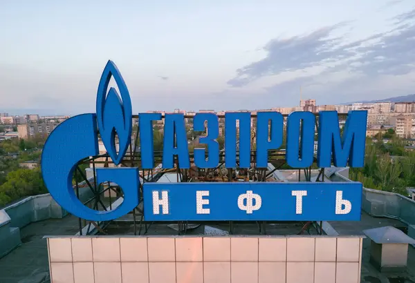 Bishkek Kyrgyzstan April 2023 Gazprom Company Logo Building Gazprom Neft — Stock Photo, Image