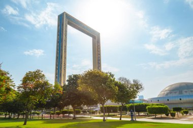 Dubai, Birleşik Arap Emirlikleri - 21 Haziran 2023: Dubai Frame in Zabeel Park, Dubai. Dünyanın en büyük çerçevesi..