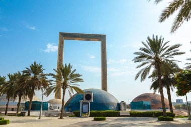 Dubai, Birleşik Arap Emirlikleri - 21 Haziran 2023: Dubai Frame in Zabeel Park, Dubai. Dünyanın en büyük çerçevesi..