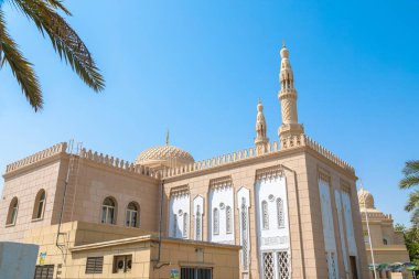Dubai, Birleşik Arap Emirlikleri - 21 Haziran 2023: Dubai 'deki Jumeirah Camii