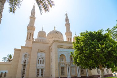Dubai, Birleşik Arap Emirlikleri - 21 Haziran 2023: Dubai 'deki Jumeirah Camii
