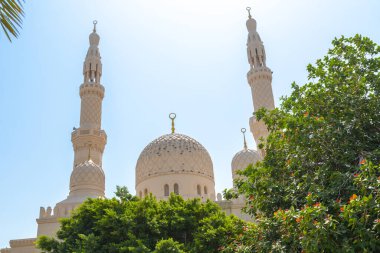 Dubai, Birleşik Arap Emirlikleri - 21 Haziran 2023: Dubai 'deki Jumeirah Camii