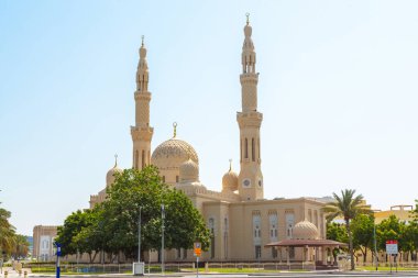 Dubai, Birleşik Arap Emirlikleri - 21 Haziran 2023: Dubai 'deki Jumeirah Camii