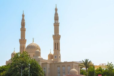 Dubai, Birleşik Arap Emirlikleri - 21 Haziran 2023: Dubai 'deki Jumeirah Camii