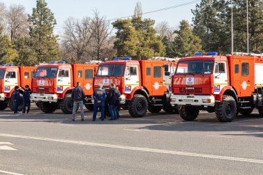 Bişkek, Kırgızistan - 28 Şubat 2023: Kırgızistan Acil Durum Bakanlığı yeni bir itfaiye aracı alıyor