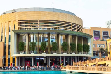 Dubai, Birleşik Arap Emirlikleri - 21 Haziran 2023: Dubai 'deki Apple mağazası