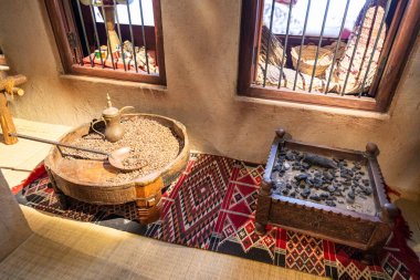 Dubai, Birleşik Arap Emirlikleri - 21 Haziran 2023: Eski Arap ev aletleri