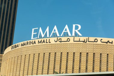 Dubai, Birleşik Arap Emirlikleri - 21 Haziran 2023: Dubai Marina AVM işareti