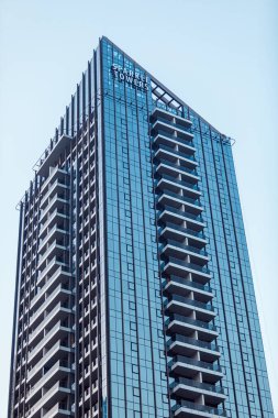 Dubai, Birleşik Arap Emirlikleri - 21 Haziran 2023: Dubai Marina 'daki Sparkle Towers konutları