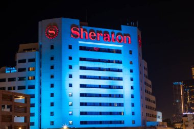 Dubai, Birleşik Arap Emirlikleri - 21 Haziran 2023: Dubai 'deki Sheraton Jumeirah Plaj Oteli
