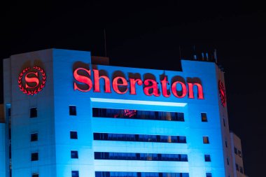 Dubai, Birleşik Arap Emirlikleri - 21 Haziran 2023: Dubai 'deki Sheraton Jumeirah Plaj Oteli