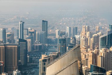 Dubai, Birleşik Arap Emirlikleri - 21 Haziran 2023: Dubai Marina gökdelenlerinin havadan görünüşü