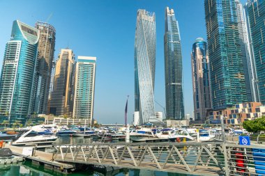 Dubai, Birleşik Arap Emirlikleri - 12 Ekim 2023 Dubai Marina Kanalı 'ndaki Yat ve Tekne İstasyonu