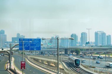 Dubai, Birleşik Arap Emirlikleri - 21 Haziran 2023: Şeyh Zayed Yolu Dubai