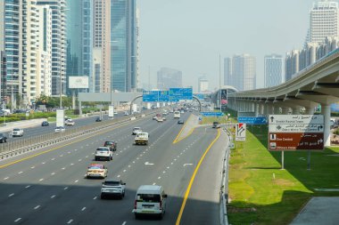 Dubai, Birleşik Arap Emirlikleri - 21 Haziran 2023: Şeyh Zayed Yolu Dubai