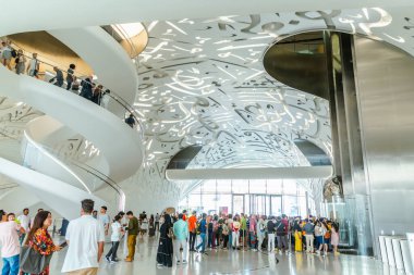 Dubai, Birleşik Arap Emirlikleri - 21 Haziran 2023: Turistlerle Gelecek Müzesi