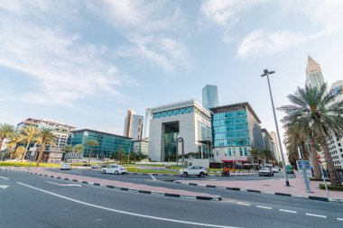 Dubai, Birleşik Arap Emirlikleri - 4 Mart 2024: Dubai Uluslararası Finans Merkezi (DIFC) - Dubai Kapısı Binası