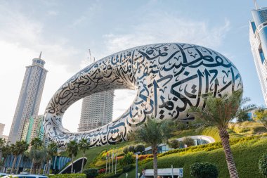 Dubai, Birleşik Arap Emirlikleri - 21 Haziran 2023: Geleceğin Müzesi 'nin arka tarafı