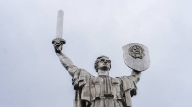 Kiev, Ukrayna - 6 Mart 2019: Kiev, Ukrayna 'daki Anavatan Anıtı' nın Kapanışı