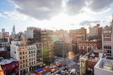 Bir gün boyunca New York şehrinin siluetleri