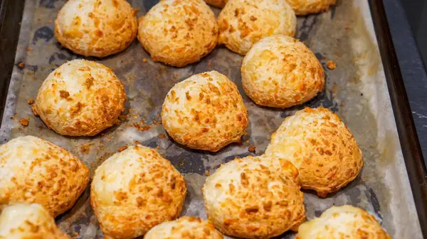 Brezilya peynirli ekmek - Pao de queijo