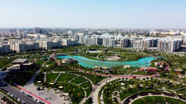 Taşkent, Özbekistan - 24 Mayıs 2021: Taşkent şehir parkının hava manzarası