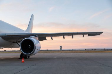 Uçak kanadı ve motoru