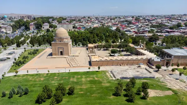 Semerkant şehri Özbekistan 'daki Rukhabad Anıtmezarının hava görüntüsü